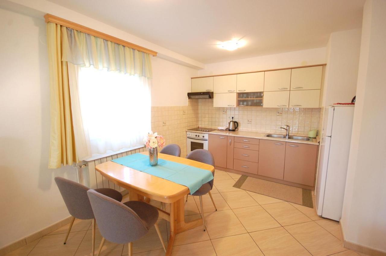 Apartment Jelka Малинска Екстериор снимка