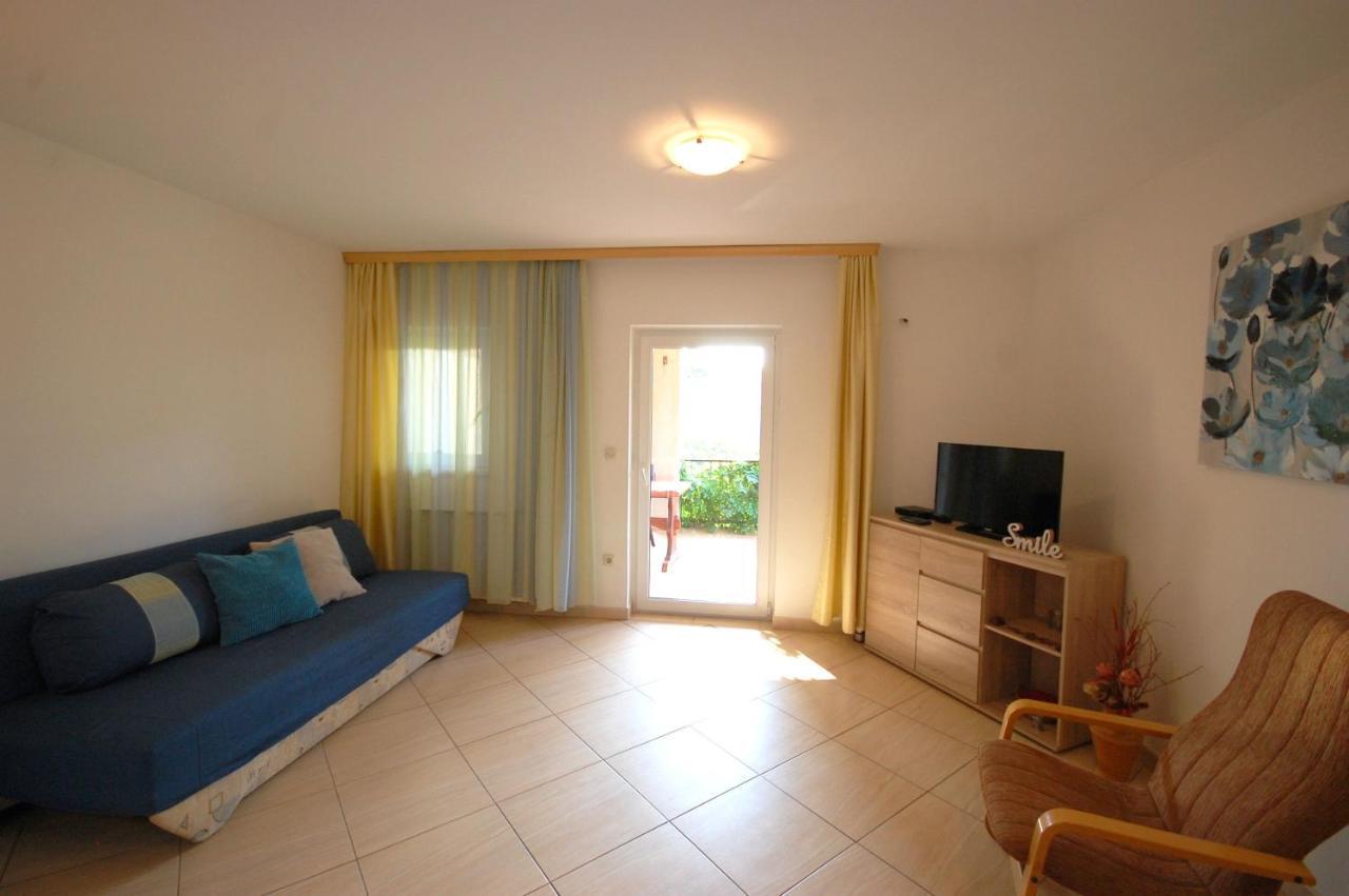 Apartment Jelka Малинска Екстериор снимка