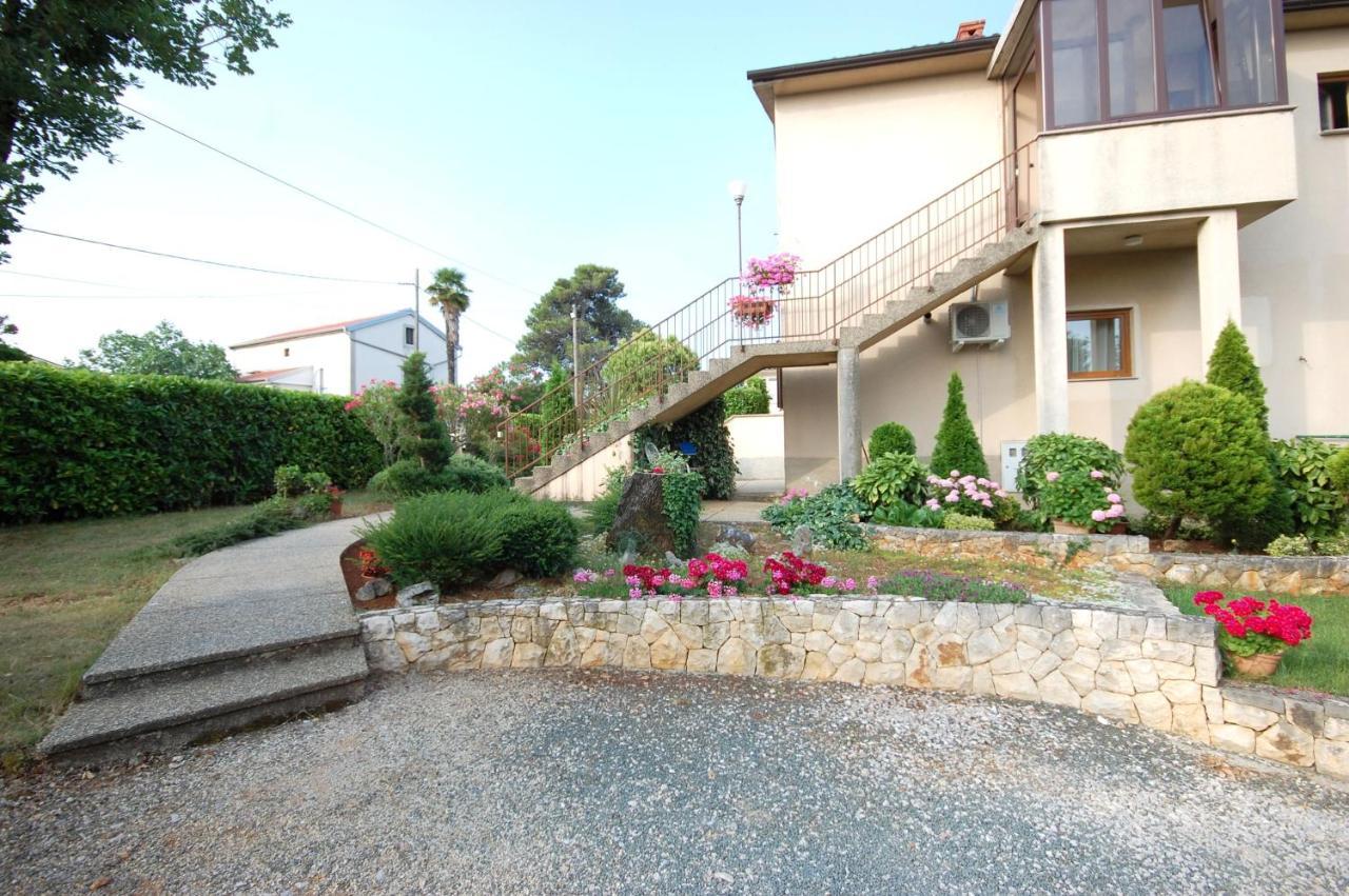 Apartment Jelka Малинска Екстериор снимка