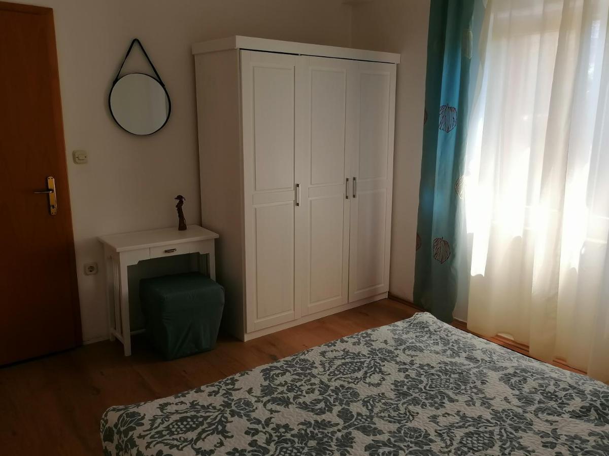 Apartment Jelka Малинска Екстериор снимка