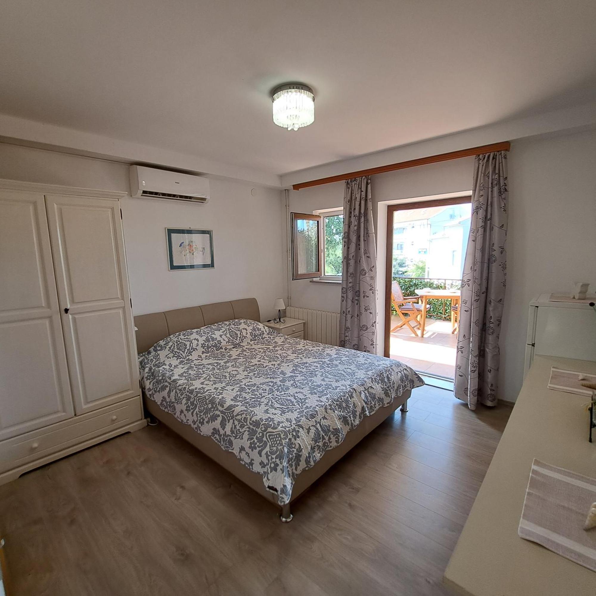 Apartment Jelka Малинска Екстериор снимка